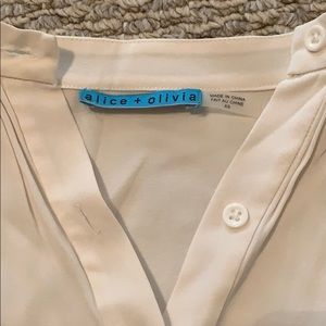 Alice + Olivia xs Ivory blouse